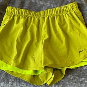 Nike Tempo Luxe 2-in-1 Running Shorts (Never Worn)